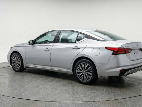 Used 2025 Nissan Altima 2.5 SV image 6