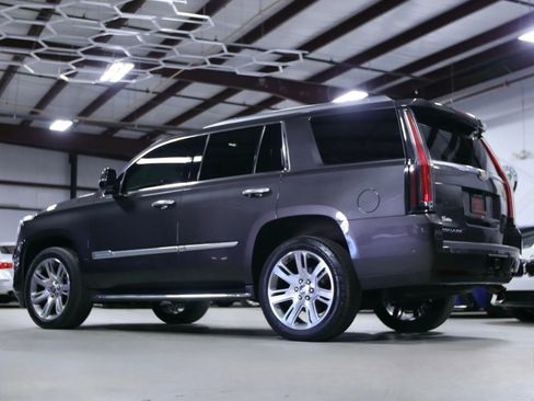 Used 2017 Cadillac Escalade Luxury image 18