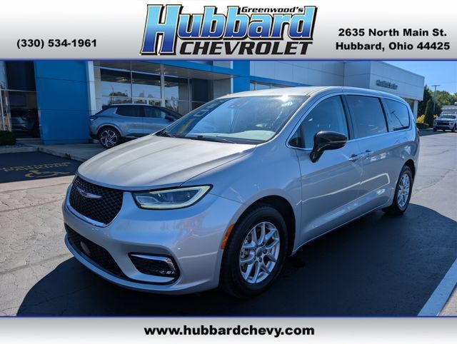 Used 2024 Chrysler Pacifica Touring-L FWD image 1