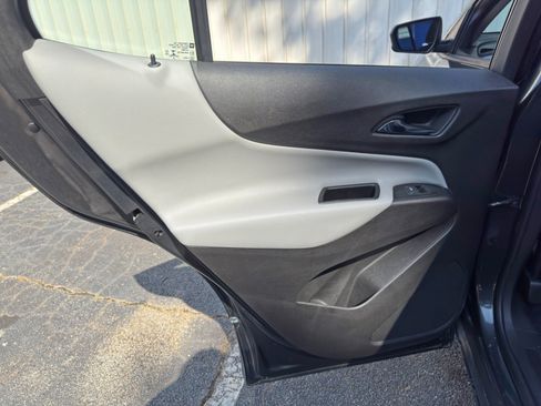 Used 2020 Chevrolet Equinox LS FWD image 35