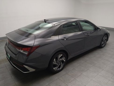 Used 2025 Hyundai Elantra SEL FWD image 10