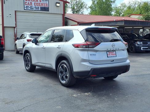 Used 2025 Nissan Rogue SV FWD image 17