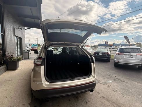 Used 2017 Ford Edge SE AWD/4WD image 9