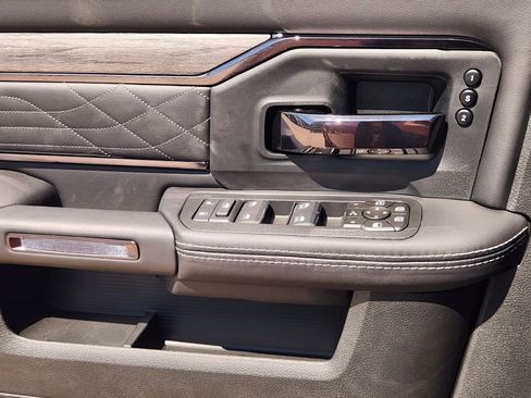 New 2026 RAM 2500 Limited AWD/4WD image 19
