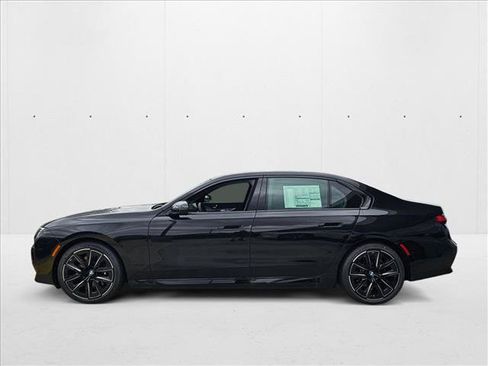 New 2025 BMW i7 xDrive60 w/ Premium Package image 5