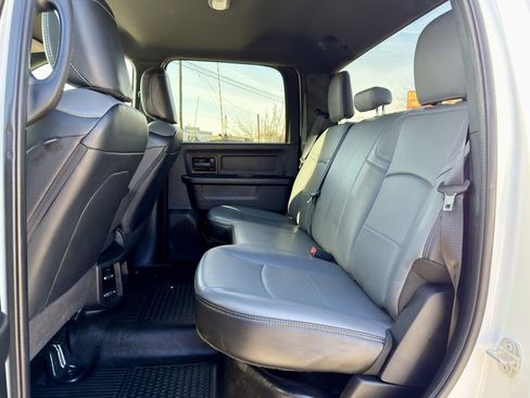 Used 2024 RAM 2500 Tradesman w/ Chrome Appearance Group image 11