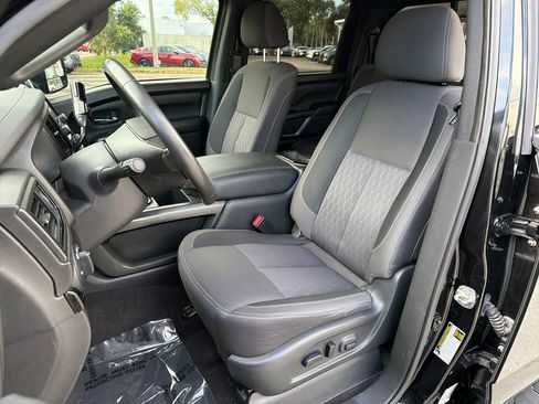 Used 2023 Nissan Titan SV w/ SV Convenience Package RWD image 32