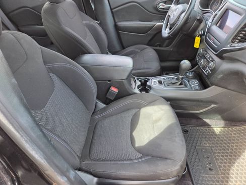 Used 2019 Jeep Cherokee Latitude w/ Cold Weather Group AWD/4WD image 14