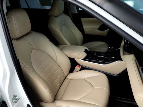 Used 2023 Toyota Highlander XLE image 27