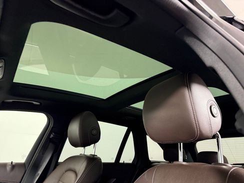 Used 2018 Mercedes-Benz GLC 300 4MATIC image 15