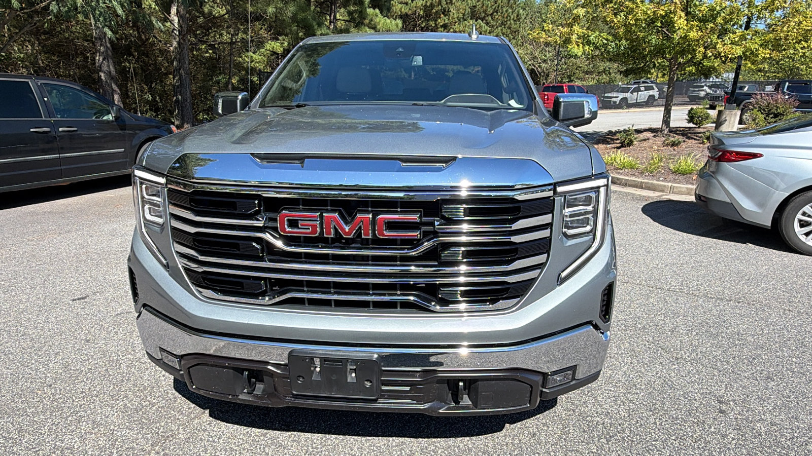 Used 2025 GMC Sierra 1500 SLT AWD/4WD image 3