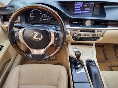 Used 2013 Lexus ES 350 w/ Luxury Pkg
