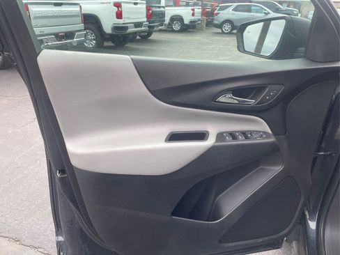 Used 2022 Chevrolet Equinox LS image 17