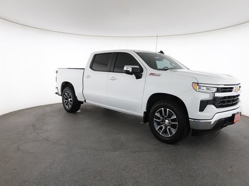 Used 2023 Chevrolet Silverado 1500 LT w/ Z71 Off-Road Package AWD/4WD image 2