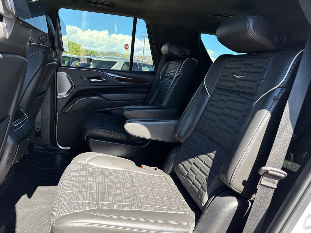 Used 2022 Cadillac Escalade Sport Platinum w/ LPO, ONYX Package AWD/4WD image 9