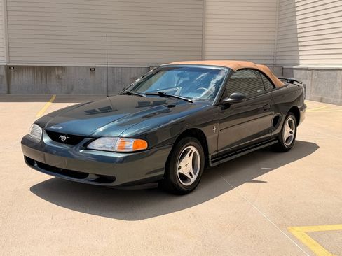 Used 1998 Ford Mustang Convertible RWD image 7