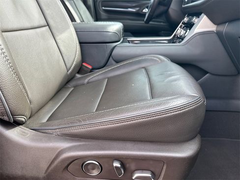 Used 2021 GMC Yukon XL Denali w/ Denali Premium Package image 14