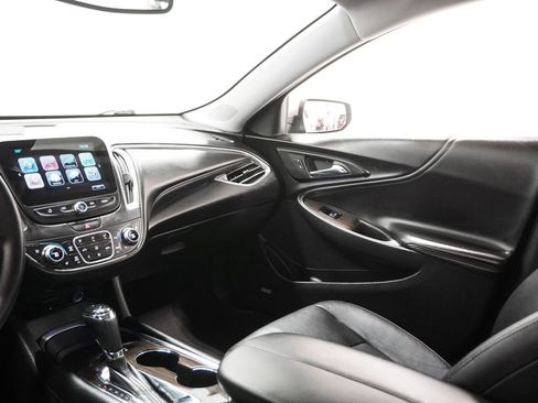 Used 2018 Chevrolet Malibu Premier w/ Driver Confidence Package image 17