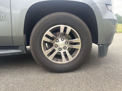 Used 2019 Chevrolet Suburban LT RWD image 11