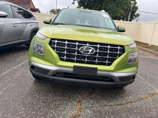 Used 2023 Hyundai Venue SEL w/ Cargo Package FWD image 5