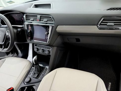 Used 2021 Volkswagen Tiguan SEL AWD/4WD image 16