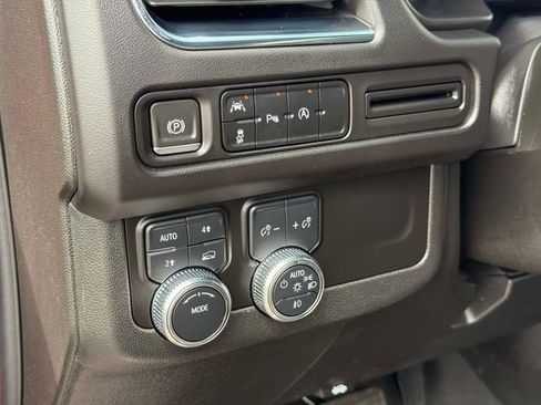 Used 2024 GMC Yukon SLT AWD/4WD image 27