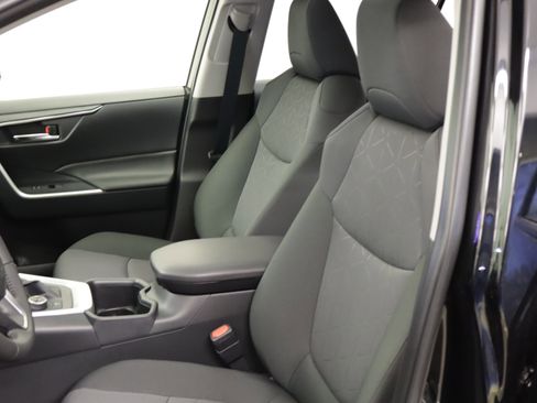 Used 2025 Toyota RAV4 XLE image 8