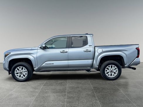 Certified 2025 Toyota Tacoma SR5 AWD/4WD image 3