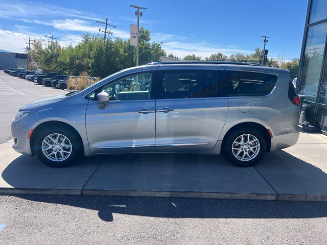 Used 2020 Chrysler Pacifica Touring-L FWD image 3