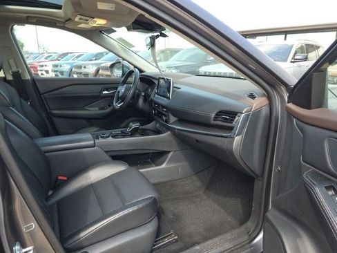 Used 2023 Nissan Rogue SV w/ SV Premium B Package AWD/4WD image 13
