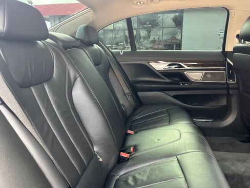 Used 2019 BMW 740i image 31