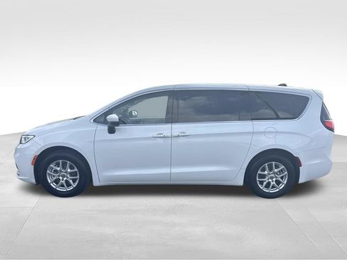Certified 2023 Chrysler Pacifica Touring-L FWD image 7