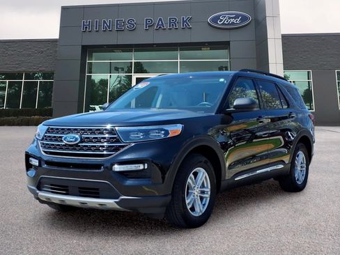 Used 2023 Ford Explorer XLT w/ Equipment Group 202A AWD/4WD image 3