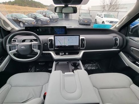 Used 2025 Ford Expedition Max Platinum image 15