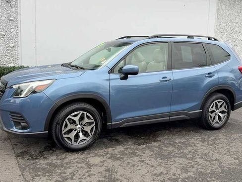 Used 2022 Subaru Forester Premium image 2