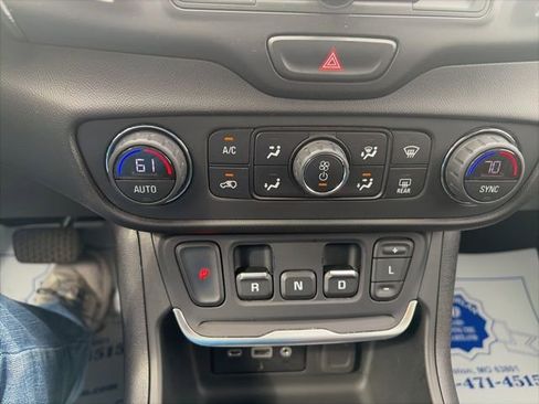 Used 2018 GMC Terrain SLE w/ Driver Convenience Package AWD/4WD image 23