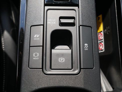Used 2026 Toyota Prius AWD image 32