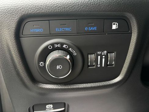 Used 2023 Jeep Grand Cherokee Trailhawk w/ Luxury Tech Group III AWD/4WD image 18