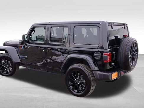 Certified 2025 Jeep Wrangler Unlimited Sahara w/ Safety Group image 8