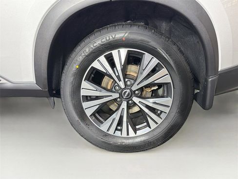 Used 2023 Nissan Rogue SV AWD/4WD image 29