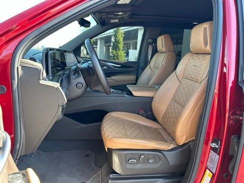 Certified 2023 Cadillac Escalade Sport w/ LPO, ONYX Package AWD/4WD image 15