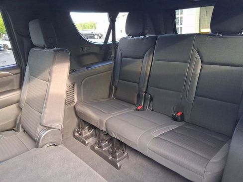 Used 2024 Chevrolet Suburban LS RWD image 31