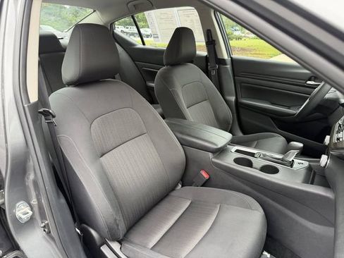 Used 2025 Nissan Altima 2.5 SV FWD image 30