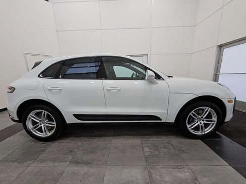 Certified 2025 Porsche Macan image 9