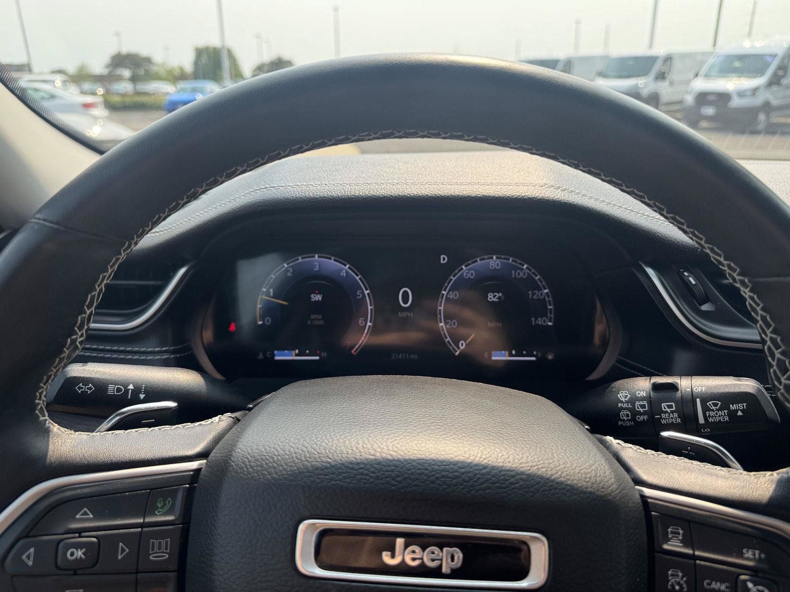 Used 2022 Jeep Grand Cherokee Limited AWD/4WD image 24