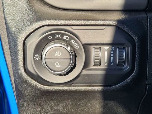 Used 2021 Jeep Gladiator Willys image 20