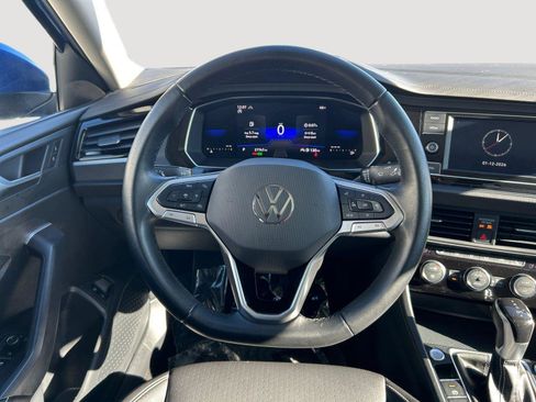 Used 2023 Volkswagen Jetta SE w/ Panoramic Sunroof Package image 3