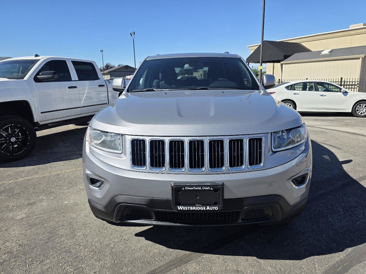 Used 2014 Jeep Grand Cherokee Laredo AWD/4WD image 2