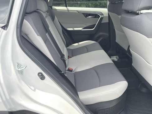 Used 2025 Toyota RAV4 XLE AWD/4WD image 15