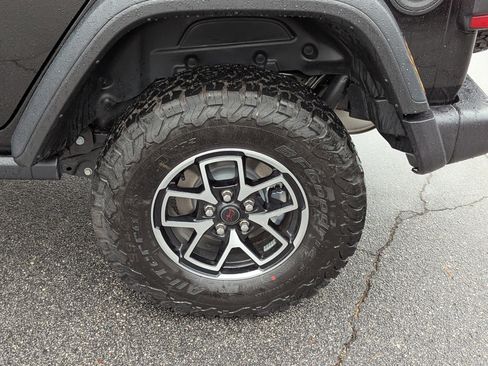 Used 2026 Jeep Wrangler Unlimited Rubicon w/ Technology Group image 32